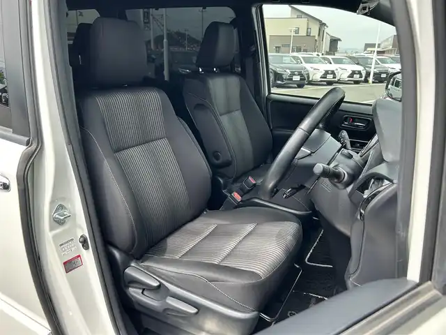 トヨタ ヴォクシー ZS 煌 奈良県 2018(平30)年 7.8万km ホワイトパールクリスタルシャイン 純正10インチナビ/(AM/FM/CD/DVD/BT/USB/HDMI/SD/フルセグTV）/バックカメラ/両側パワースライドドア/ビルトインETC/トヨタセーフティセンス/プリクラッシュセーフティ/レーントレーシングアシスト/オートマチックハイビーム/オートライト/デジタルインナーミラー/ドライブレコーダー/クルーズコントロール/アイドリングストップ/革巻きステアリング/ステアリングスイッチ/プッシュスタート/電格ウインカーミラー/純正フロアマット/横滑り防止装置