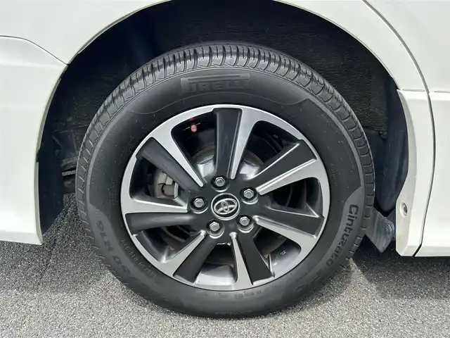 トヨタ ヴォクシー ZS 煌 奈良県 2018(平30)年 7.8万km ホワイトパールクリスタルシャイン 純正10インチナビ/(AM/FM/CD/DVD/BT/USB/HDMI/SD/フルセグTV）/バックカメラ/両側パワースライドドア/ビルトインETC/トヨタセーフティセンス/プリクラッシュセーフティ/レーントレーシングアシスト/オートマチックハイビーム/オートライト/デジタルインナーミラー/ドライブレコーダー/クルーズコントロール/アイドリングストップ/革巻きステアリング/ステアリングスイッチ/プッシュスタート/電格ウインカーミラー/純正フロアマット/横滑り防止装置