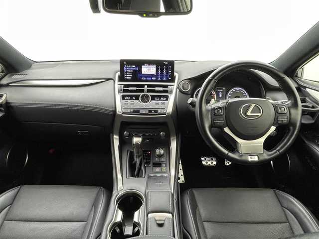 レクサス ＮＸ 300 Fスポーツ 熊本県 2018(平30)年 6.1万km ホワイトノーヴァガラスフレーク サンルーフ　/純正ナビ（ＣＤ・ＤＶＤ・フルセグ・ＢＴ・ＡＵＸ・ＵＳＢ）/バックカメラ　/純正前方ドライブレコーダー　/ビルトインＥＴＣ２．０　/純正エアロ（F・S・R）/前席シートヒーター　/前席エアーシート　/前席パワーシート/シートメモリー/パワーバックドア/ステアリングヒーター/プリクラッシュセーフティ/アダブティブクルーズコントロール/レーンデェパーチャアラート/ブラインドスポットモニター/横滑り防止/純正フロアマット/純正１８インチAW/オートライト/LEDヘッドライト/フォグライト/スマートキー/プッシュスタート