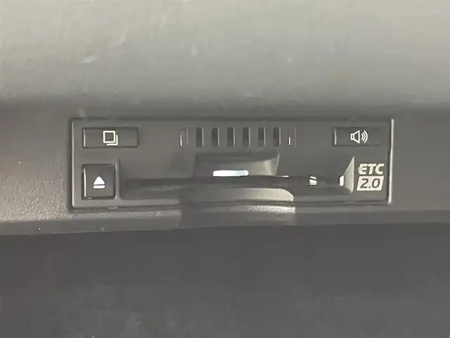 レクサス ＮＸ 300 Fスポーツ 熊本県 2018(平30)年 6.1万km ホワイトノーヴァガラスフレーク サンルーフ　/純正ナビ（ＣＤ・ＤＶＤ・フルセグ・ＢＴ・ＡＵＸ・ＵＳＢ）/バックカメラ　/純正前方ドライブレコーダー　/ビルトインＥＴＣ２．０　/純正エアロ（F・S・R）/前席シートヒーター　/前席エアーシート　/前席パワーシート/シートメモリー/パワーバックドア/ステアリングヒーター/プリクラッシュセーフティ/アダブティブクルーズコントロール/レーンデェパーチャアラート/ブラインドスポットモニター/横滑り防止/純正フロアマット/純正１８インチAW/オートライト/LEDヘッドライト/フォグライト/スマートキー/プッシュスタート