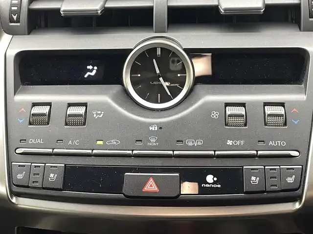 レクサス ＮＸ 300 Fスポーツ 熊本県 2018(平30)年 6.1万km ホワイトノーヴァガラスフレーク サンルーフ　/純正ナビ（ＣＤ・ＤＶＤ・フルセグ・ＢＴ・ＡＵＸ・ＵＳＢ）/バックカメラ　/純正前方ドライブレコーダー　/ビルトインＥＴＣ２．０　/純正エアロ（F・S・R）/前席シートヒーター　/前席エアーシート　/前席パワーシート/シートメモリー/パワーバックドア/ステアリングヒーター/プリクラッシュセーフティ/アダブティブクルーズコントロール/レーンデェパーチャアラート/ブラインドスポットモニター/横滑り防止/純正フロアマット/純正１８インチAW/オートライト/LEDヘッドライト/フォグライト/スマートキー/プッシュスタート