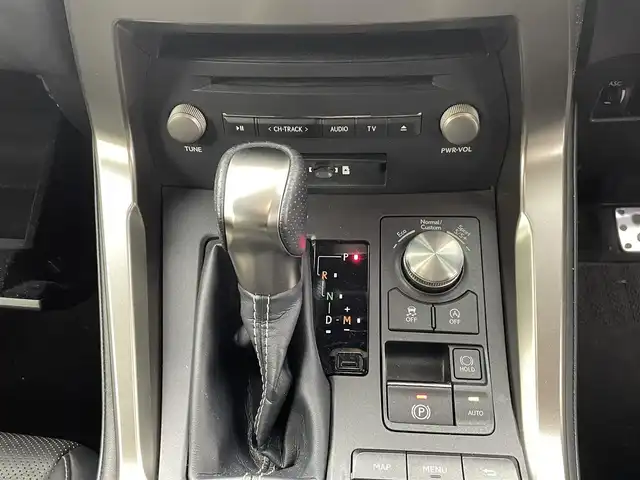 レクサス ＮＸ 300 Fスポーツ 熊本県 2018(平30)年 6.1万km ホワイトノーヴァガラスフレーク サンルーフ　/純正ナビ（ＣＤ・ＤＶＤ・フルセグ・ＢＴ・ＡＵＸ・ＵＳＢ）/バックカメラ　/純正前方ドライブレコーダー　/ビルトインＥＴＣ２．０　/純正エアロ（F・S・R）/前席シートヒーター　/前席エアーシート　/前席パワーシート/シートメモリー/パワーバックドア/ステアリングヒーター/プリクラッシュセーフティ/アダブティブクルーズコントロール/レーンデェパーチャアラート/ブラインドスポットモニター/横滑り防止/純正フロアマット/純正１８インチAW/オートライト/LEDヘッドライト/フォグライト/スマートキー/プッシュスタート