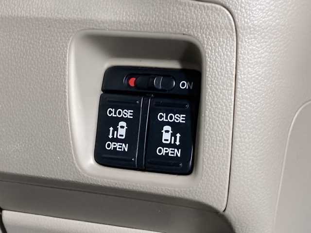 ホンダ Ｎ ＢＯＸ G Lパッケージ 沖縄県 2014(平26)年 10.3万km ヒダマリアイボリーパール 禁煙車/純正ナビ【VXM-145VFi】　/フルセグ　Ｂｌｕｅｔｏｏｔｈ　ＤＶＤ再生　/フリップダウンモニター　/大型ルーフコンソール　/両側パワースライドドア　/ＥＴＣ　/バックカメラ　/ステアリングスイッチ/ベンチシート/スマートキー/純正14インチアルミ