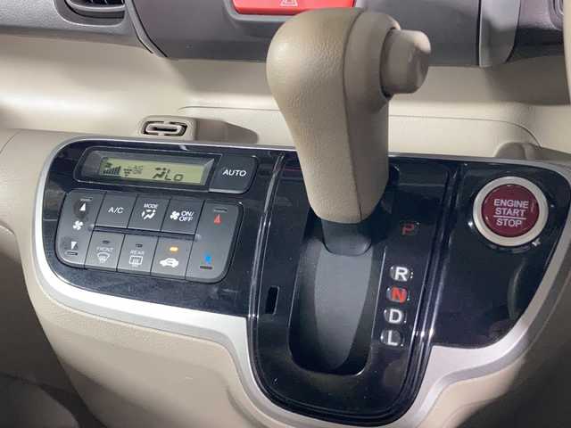 ホンダ Ｎ ＢＯＸ G Lパッケージ 沖縄県 2014(平26)年 10.3万km ヒダマリアイボリーパール 禁煙車/純正ナビ【VXM-145VFi】　/フルセグ　Ｂｌｕｅｔｏｏｔｈ　ＤＶＤ再生　/フリップダウンモニター　/大型ルーフコンソール　/両側パワースライドドア　/ＥＴＣ　/バックカメラ　/ステアリングスイッチ/ベンチシート/スマートキー/純正14インチアルミ