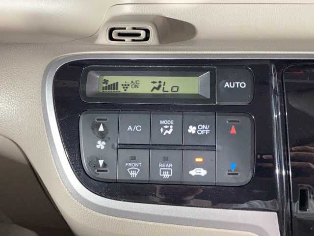 ホンダ Ｎ ＢＯＸ G Lパッケージ 沖縄県 2014(平26)年 10.3万km ヒダマリアイボリーパール 禁煙車/純正ナビ【VXM-145VFi】　/フルセグ　Ｂｌｕｅｔｏｏｔｈ　ＤＶＤ再生　/フリップダウンモニター　/大型ルーフコンソール　/両側パワースライドドア　/ＥＴＣ　/バックカメラ　/ステアリングスイッチ/ベンチシート/スマートキー/純正14インチアルミ