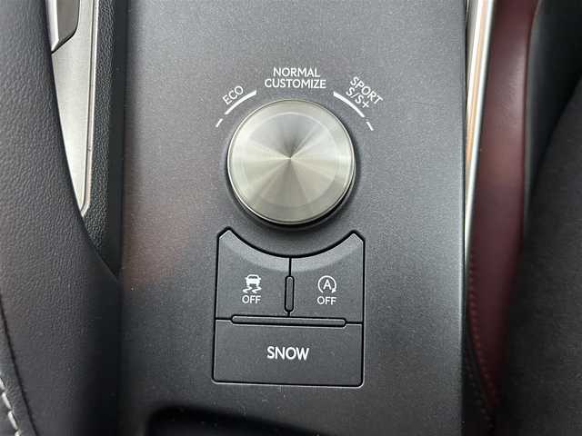 レクサス ＩＳ 200t バージョンL 熊本県 2017(平29)年 5.1万km レッドマイカクリスタルシャイン サンルーフ/革シート/プッシュスタート/純正ナビ/（CD・DVD・フルセグTV・BTオーディオ・SD）/マークレビンソン/バックカメラ/ビルトインETC/前後ドライブレコーダー/純正18インチAW/レーダークルーズ/パドルシフト/前席パワーシート・右前席シートメモリー/前席エアーシート・シートヒーター/LEDヘッドライト/オートライト/前後コーナーセンサー/横滑り防止装置/ウィンカーミラー/純正フロアマット/新車保証書/取扱説明書/スマートスペアキー×1本/カード型キー×1本