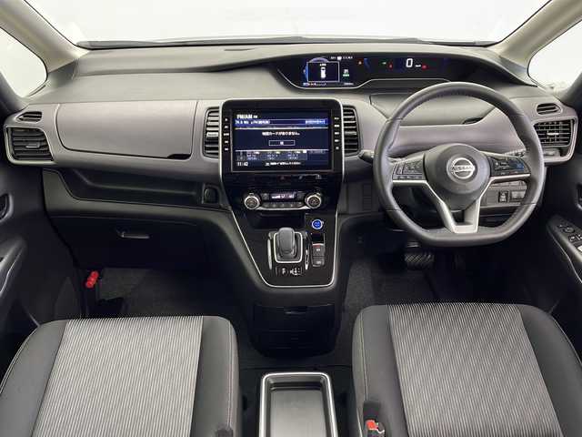 日産 セレナ e－パワー ハイウェイスター V 鹿児島県 2022(令4)年 2.4万km ダイヤモンドブラック 純正10型ナビ/（CD/DVD/BT/BR/フルセグTV）/純正フリップダウンモニター/プロパイロット/エマージェンシーブレーキ/ブラインドスポットモニター/両側パワースライドドア/電動パーキングブレーキ/オートホールド/オートライト/オートマチックハイビーム/ステアリングスイッチ/ドライブレコーダー/バックカメラ/スマートキー/プッシュスタート