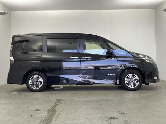 日産 セレナ e－パワー ハイウェイスター V 鹿児島県 2022(令4)年 2.4万km ダイヤモンドブラック 純正10型ナビ/（CD/DVD/BT/BR/フルセグTV）/純正フリップダウンモニター/プロパイロット/エマージェンシーブレーキ/ブラインドスポットモニター/両側パワースライドドア/電動パーキングブレーキ/オートホールド/オートライト/オートマチックハイビーム/ステアリングスイッチ/ドライブレコーダー/バックカメラ/スマートキー/プッシュスタート