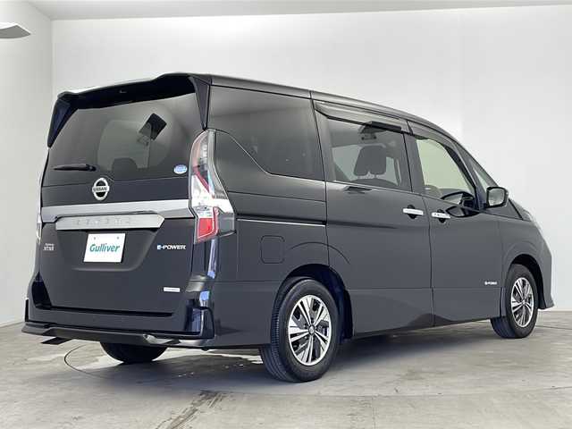 日産 セレナ e－パワー ハイウェイスター V 鹿児島県 2022(令4)年 2.4万km ダイヤモンドブラック 純正10型ナビ/（CD/DVD/BT/BR/フルセグTV）/純正フリップダウンモニター/プロパイロット/エマージェンシーブレーキ/ブラインドスポットモニター/両側パワースライドドア/電動パーキングブレーキ/オートホールド/オートライト/オートマチックハイビーム/ステアリングスイッチ/ドライブレコーダー/バックカメラ/スマートキー/プッシュスタート