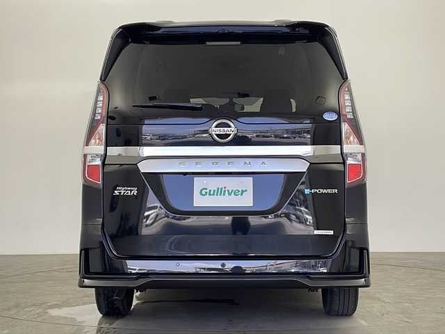 日産 セレナ e－パワー ハイウェイスター V 鹿児島県 2022(令4)年 2.4万km ダイヤモンドブラック 純正10型ナビ/（CD/DVD/BT/BR/フルセグTV）/純正フリップダウンモニター/プロパイロット/エマージェンシーブレーキ/ブラインドスポットモニター/両側パワースライドドア/電動パーキングブレーキ/オートホールド/オートライト/オートマチックハイビーム/ステアリングスイッチ/ドライブレコーダー/バックカメラ/スマートキー/プッシュスタート