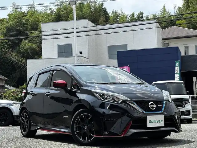 日産 ノート e－パワー ニスモ 熊本県 2017(平29)年 10.5万km スーパーブラック ワンオーナー/純正ナビ（MM316D-W）/【フルセグTV/Bluetooth/CD/DVD】/アラウンドビューカメラ/衝突軽減防止装置/レーンキープアシスト/車両接近通知装置/コーナーセンサー/純正１６インチAW/オートLEDライト/革巻きステアリング/ステアリングスイッチ/ETC/純正フロアマット/純正ドアバイザー/横滑り防止装置/スペアキー/保証書/取扱説明書