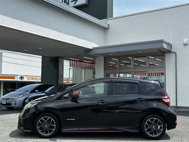 日産 ノート e－パワー ニスモ 熊本県 2017(平29)年 10.5万km スーパーブラック ワンオーナー/純正ナビ（MM316D-W）/【フルセグTV/Bluetooth/CD/DVD】/アラウンドビューカメラ/衝突軽減防止装置/レーンキープアシスト/車両接近通知装置/コーナーセンサー/純正１６インチAW/オートLEDライト/革巻きステアリング/ステアリングスイッチ/ETC/純正フロアマット/純正ドアバイザー/横滑り防止装置/スペアキー/保証書/取扱説明書