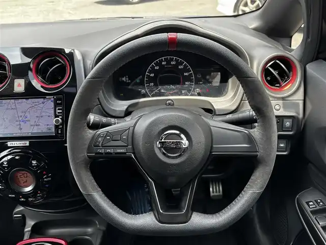 日産 ノート e－パワー ニスモ 熊本県 2017(平29)年 10.5万km スーパーブラック ワンオーナー/純正ナビ（MM316D-W）/【フルセグTV/Bluetooth/CD/DVD】/アラウンドビューカメラ/衝突軽減防止装置/レーンキープアシスト/車両接近通知装置/コーナーセンサー/純正１６インチAW/オートLEDライト/革巻きステアリング/ステアリングスイッチ/ETC/純正フロアマット/純正ドアバイザー/横滑り防止装置/スペアキー/保証書/取扱説明書