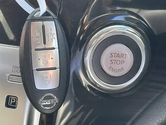 日産 エルグランド 250ハイウェイスターS 千葉県 2016(平28)年 8万km ブリリアントホワイトパール 純正HDDナビ/・CD/DVD/MSV/Bluetooth/フルセグTV/純正フリップダウンモニター/アラウンドビューカメラ/ハーフレザーシート/両後パワースライドドア/インテリジェントキー/クルーズコントロール/バックドアイージークローザー/前後コーナーセンサー/純正LEDヘッドライト/フォグランプ/純正18インチアルミホイール/ビルトインETC/本革巻きステアリング/サイド＆カーテンエアバッグ