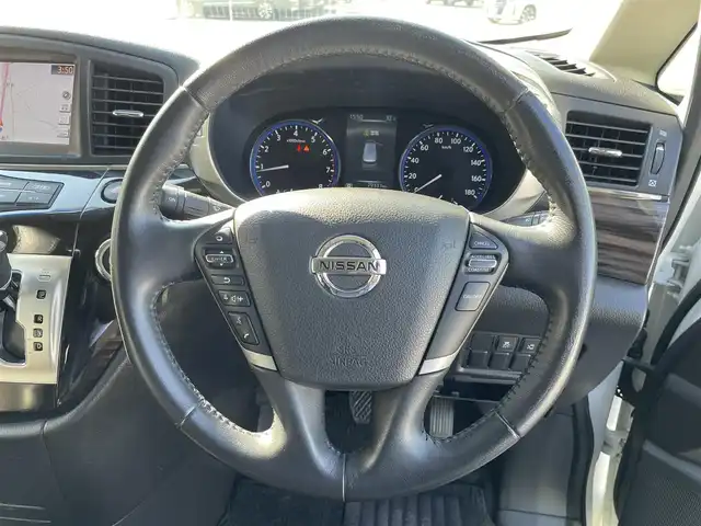 日産 エルグランド 250ハイウェイスターS 千葉県 2016(平28)年 8万km ブリリアントホワイトパール 純正HDDナビ/・CD/DVD/MSV/Bluetooth/フルセグTV/純正フリップダウンモニター/アラウンドビューカメラ/ハーフレザーシート/両後パワースライドドア/インテリジェントキー/クルーズコントロール/バックドアイージークローザー/前後コーナーセンサー/純正LEDヘッドライト/フォグランプ/純正18インチアルミホイール/ビルトインETC/本革巻きステアリング/サイド＆カーテンエアバッグ