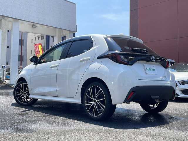 トヨタ ヤリス ハイブリッド X 宮崎県 2022(令4)年 1.7万km スーパーホワイトⅡ 純正ナビ/BT/USB/バックカメラ・ETC/トヨタセーフティセンス/レーンキープアシスト/パーキングサポートブレーキ/レーダークルーズコントロール/ドライブレコーダー/社外17インチアルミホイール/オートハイビーム/ウィンカーミラー/キーレスキー/純正フロアマット/ドアバイザー