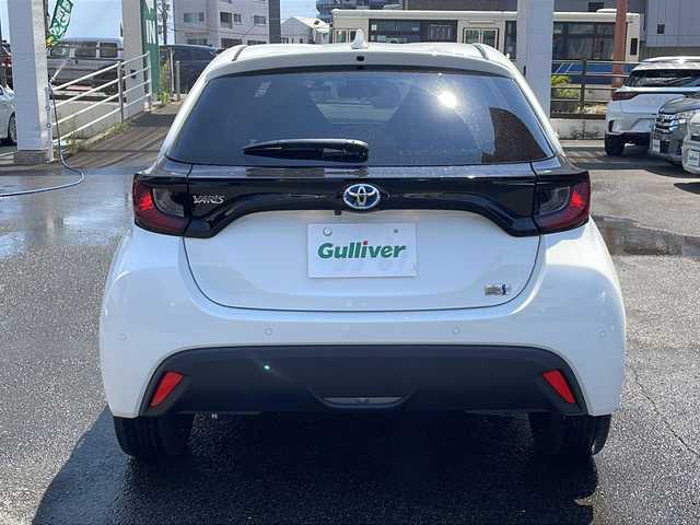 トヨタ ヤリス ハイブリッド X 宮崎県 2022(令4)年 1.7万km スーパーホワイトⅡ 純正ナビ/BT/USB/バックカメラ・ETC/トヨタセーフティセンス/レーンキープアシスト/パーキングサポートブレーキ/レーダークルーズコントロール/ドライブレコーダー/社外17インチアルミホイール/オートハイビーム/ウィンカーミラー/キーレスキー/純正フロアマット/ドアバイザー