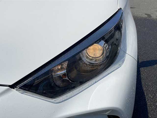 トヨタ ヤリス ハイブリッド X 宮崎県 2022(令4)年 1.7万km スーパーホワイトⅡ 純正ナビ/BT/USB/バックカメラ・ETC/トヨタセーフティセンス/レーンキープアシスト/パーキングサポートブレーキ/レーダークルーズコントロール/ドライブレコーダー/社外17インチアルミホイール/オートハイビーム/ウィンカーミラー/キーレスキー/純正フロアマット/ドアバイザー