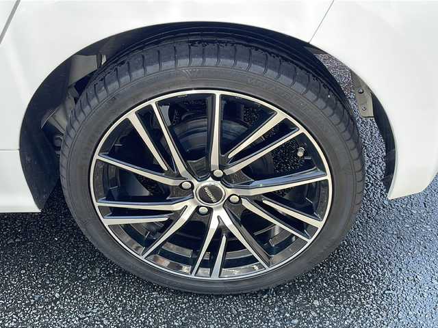 トヨタ ヤリス ハイブリッド X 宮崎県 2022(令4)年 1.7万km スーパーホワイトⅡ 純正ナビ/BT/USB/バックカメラ・ETC/トヨタセーフティセンス/レーンキープアシスト/パーキングサポートブレーキ/レーダークルーズコントロール/ドライブレコーダー/社外17インチアルミホイール/オートハイビーム/ウィンカーミラー/キーレスキー/純正フロアマット/ドアバイザー