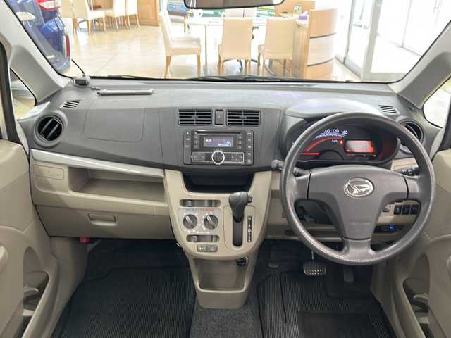 ダイハツ ムーヴ L SA 道央・札幌 2013(平25)年 8.6万km ブライトシルバーメタリック ・4WD/・純正CD/USB/AUX/・スマートアシスト/・衝突被害軽減ブレーキ/・横滑り防止/・アイドリングストップ/・ETC/・キーレス/・ドアバイザー/・電格ミラー/・夏タイヤ社外14インチAW積込