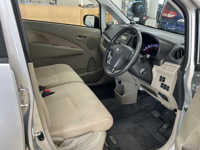 ダイハツ ムーヴ L SA 道央・札幌 2013(平25)年 8.6万km ブライトシルバーメタリック ・4WD/・純正CD/USB/AUX/・スマートアシスト/・衝突被害軽減ブレーキ/・横滑り防止/・アイドリングストップ/・ETC/・キーレス/・ドアバイザー/・電格ミラー/・夏タイヤ社外14インチAW積込