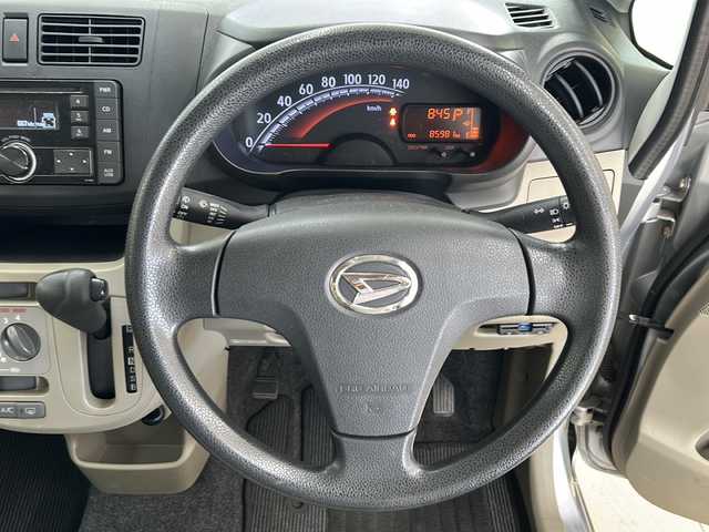 ダイハツ ムーヴ L SA 道央・札幌 2013(平25)年 8.6万km ブライトシルバーメタリック ・4WD/・純正CD/USB/AUX/・スマートアシスト/・衝突被害軽減ブレーキ/・横滑り防止/・アイドリングストップ/・ETC/・キーレス/・ドアバイザー/・電格ミラー/・夏タイヤ社外14インチAW積込