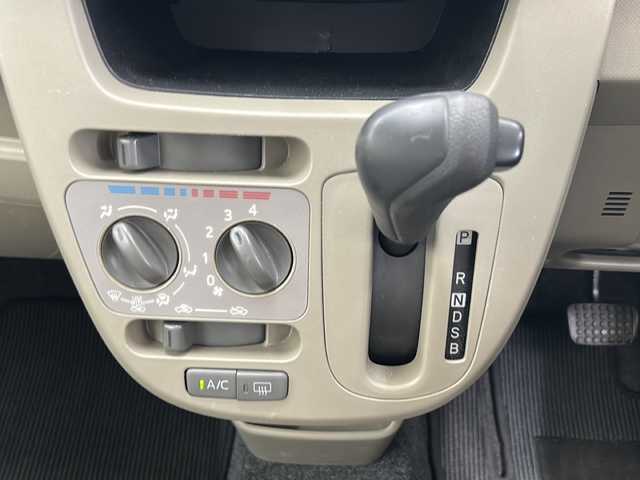 ダイハツ ムーヴ L SA 道央・札幌 2013(平25)年 8.6万km ブライトシルバーメタリック ・4WD/・純正CD/USB/AUX/・スマートアシスト/・衝突被害軽減ブレーキ/・横滑り防止/・アイドリングストップ/・ETC/・キーレス/・ドアバイザー/・電格ミラー/・夏タイヤ社外14インチAW積込