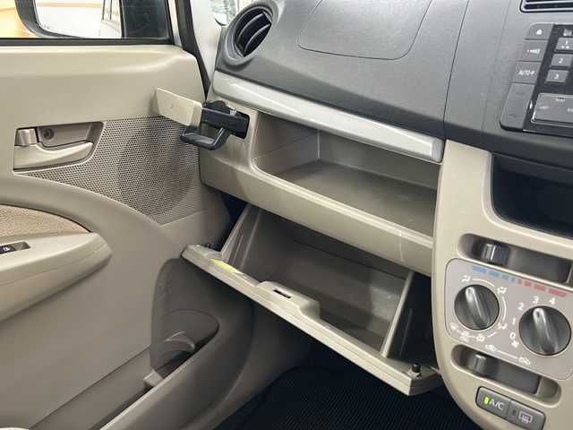 ダイハツ ムーヴ L SA 道央・札幌 2013(平25)年 8.6万km ブライトシルバーメタリック ・4WD/・純正CD/USB/AUX/・スマートアシスト/・衝突被害軽減ブレーキ/・横滑り防止/・アイドリングストップ/・ETC/・キーレス/・ドアバイザー/・電格ミラー/・夏タイヤ社外14インチAW積込