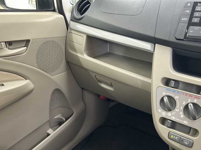 ダイハツ ムーヴ L SA 道央・札幌 2013(平25)年 8.6万km ブライトシルバーメタリック ・4WD/・純正CD/USB/AUX/・スマートアシスト/・衝突被害軽減ブレーキ/・横滑り防止/・アイドリングストップ/・ETC/・キーレス/・ドアバイザー/・電格ミラー/・夏タイヤ社外14インチAW積込