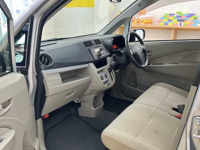 ダイハツ ムーヴ L SA 道央・札幌 2013(平25)年 8.6万km ブライトシルバーメタリック ・4WD/・純正CD/USB/AUX/・スマートアシスト/・衝突被害軽減ブレーキ/・横滑り防止/・アイドリングストップ/・ETC/・キーレス/・ドアバイザー/・電格ミラー/・夏タイヤ社外14インチAW積込