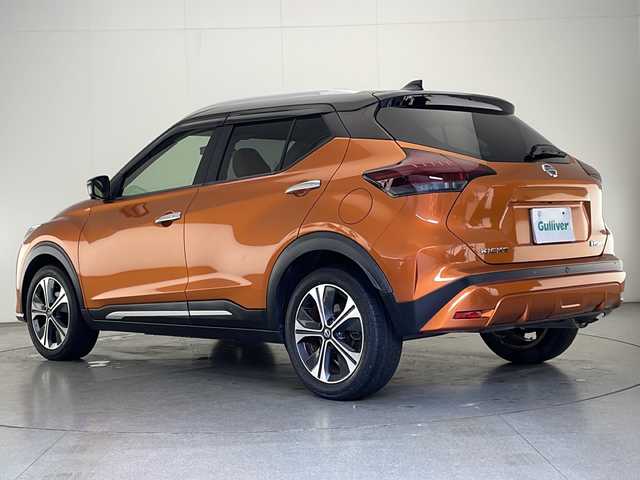 日産 キックス X ツートーンインテリアED 宮崎県 2021(令3)年 2.8万km プレミアムホライズンオレンジ/ピュアブラック 2トーン 禁煙車/エマージェンシーブレーキ/純正9型ナビTV/（CD/DVD/Bluetooth/FMAM/フルセグTV）/純正ドライブレコーダー/純正ビルトインETC/純正17インチアルミ/純正LEDオートライト/純正LEDフォグ/純正フロアマット/プロパイロット/アラウンドビューモニター/クリアランスソナー/電子パーキング/オートホールド/ウインカードアミラー/ステアリングヒーター/前席シートヒーター/ハーフレザーシート/本革巻ハンドル/スマートキー/プッシュエンジンスタート/新車時保証書/取扱い説明書