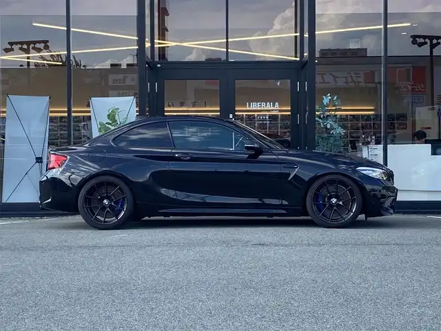 ＢＭＷ Ｍ２ エディションブラックシャドウ 福岡県 2018(平30)年 2.9万km 黒 ・クルーズコントロール/・純正ナビ/BT/USB/・バックカメラ/・黒革シート/シートヒーター/・ドライブレコーダー/・ETC/・純正19AW/・KW車高調/・100台限定車/・保証書/・取扱説明書/・スペアキー/・JQカーボンパドルシフト/・カーボンリアディフューザー/・カーボンドアミラーカバー