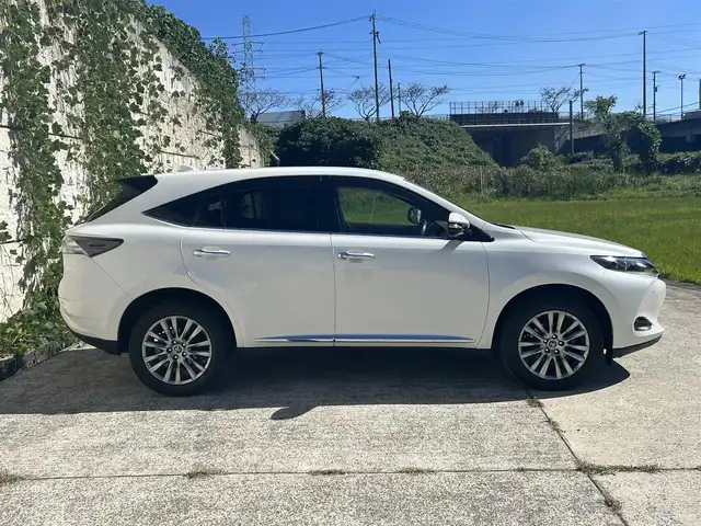 トヨタ ハリアー プレミアム アドバンスドP 長崎県 2015(平27)年 10万km ホワイトパールクリスタルシャイン 純正ナビ/（CD/DVD/BT/フルセグ）/全方位カメラ/衝突軽減システム/レーンアシスト/レーダークルーズ/ETC/JBLサウンドシステム/パワーバックドア/ステアリング電動チルト/ハーフレザーシート/D席パワーシート/オートライト/純正18インチAW