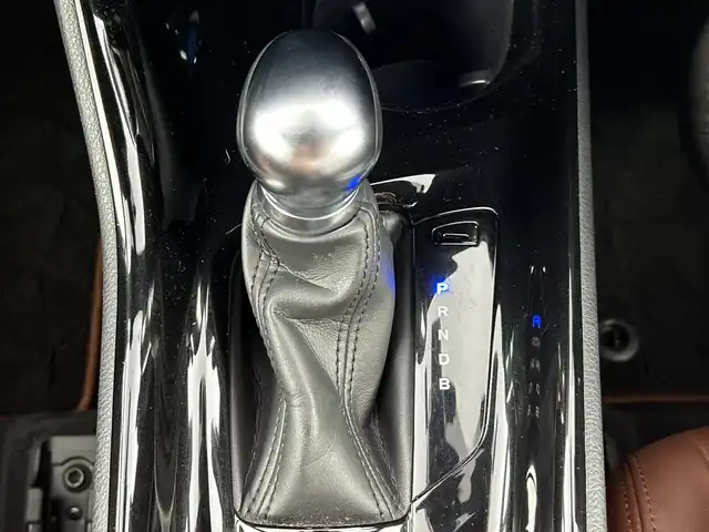 トヨタ Ｃ－ＨＲ G モード ブルーノ 愛知県 2019(令1)年 5.4万km ダークブラウンマイカメタリック/ホワイトパールクリスタルシャイン 禁煙車/2トーン/特別仕様車/純正7インチナビ/（CD/DVD/Bluetooth/フルセグTV/SD)/バックカメラ/トヨタセーフティセンス/・プリクラッシュセーフティ/・レーンディパーチャーアラート/・オートマチックハイビーム/・レーダークルーズコントロール/・ふらつき警報/コーナーセンサー/ETC/前後ドライブレコーダー/シートヒーター/ハーフレザーシート/純正18インチアルミホイール/LEDヘッドライト/オートライト/フロントフォグランプ/スマートキー/プッシュスタート/純正フロアマット/横滑り防止装置/電動格納ミラー