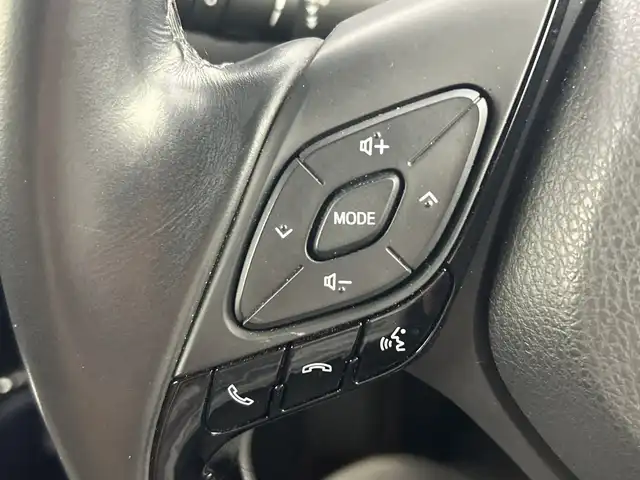 トヨタ Ｃ－ＨＲ G モード ブルーノ 愛知県 2019(令1)年 5.4万km ダークブラウンマイカメタリック/ホワイトパールクリスタルシャイン 禁煙車/2トーン/特別仕様車/純正7インチナビ/（CD/DVD/Bluetooth/フルセグTV/SD)/バックカメラ/トヨタセーフティセンス/・プリクラッシュセーフティ/・レーンディパーチャーアラート/・オートマチックハイビーム/・レーダークルーズコントロール/・ふらつき警報/コーナーセンサー/ETC/前後ドライブレコーダー/シートヒーター/ハーフレザーシート/純正18インチアルミホイール/LEDヘッドライト/オートライト/フロントフォグランプ/スマートキー/プッシュスタート/純正フロアマット/横滑り防止装置/電動格納ミラー