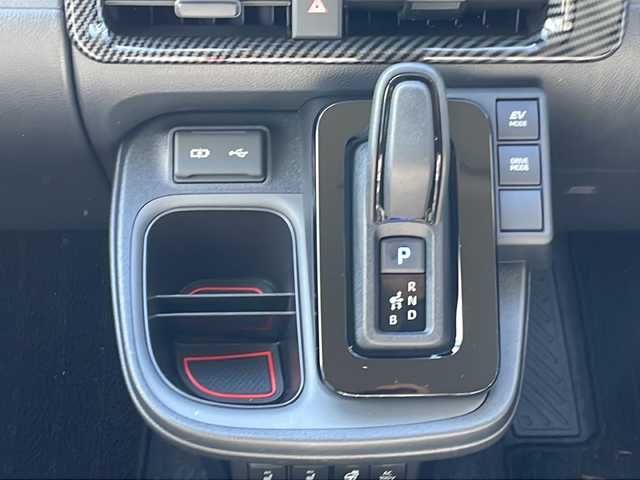 トヨタ シエンタ ハイブリッド Z 山梨県 2022(令4)年 1.7万km アーバンカーキ ワンオーナー/衝突軽減ブレーキ/メモリナビ（AM/FM/BT/フルセグTV）/バックカメラ/アイドリングストップ/クルーズコントロール/プッシュスタート/両側パワースライドドア/ETC2.0/純正LEDヘッドライト/コーナーセンサー/シートヒーター/オートライト