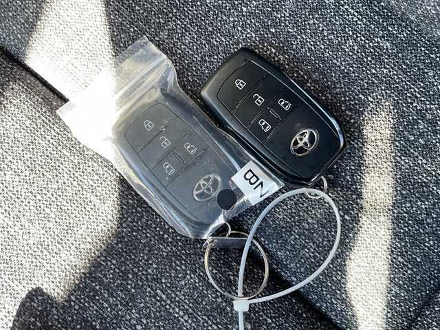 トヨタ シエンタ ハイブリッド Z 山梨県 2022(令4)年 1.7万km アーバンカーキ ワンオーナー/衝突軽減ブレーキ/メモリナビ（AM/FM/BT/フルセグTV）/バックカメラ/アイドリングストップ/クルーズコントロール/プッシュスタート/両側パワースライドドア/ETC2.0/純正LEDヘッドライト/コーナーセンサー/シートヒーター/オートライト