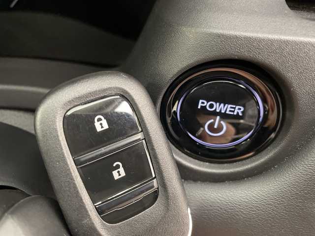 ホンダ ヴェゼル ハイブリッド e:HEV X 新潟県 2023(令5)年 0.9万km クリスタルブラックパール 純正オプションナビ/(ＢＴ／ＦＭ／ＡＭ／ＤＶＤ／フルセグＴＶ）/バックカメラ/ステアリングスイッチ/パドルシフト/置くだけ充電/電格ミラー/ウィンカーミラー/ヘッドライトレベライザー/ドアバイザー/ＥＴＣ