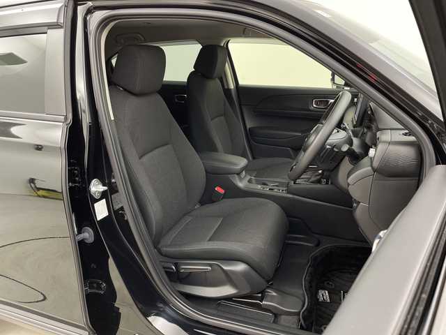 ホンダ ヴェゼル ハイブリッド e:HEV X 新潟県 2023(令5)年 0.9万km クリスタルブラックパール 純正オプションナビ/(ＢＴ／ＦＭ／ＡＭ／ＤＶＤ／フルセグＴＶ）/バックカメラ/ステアリングスイッチ/パドルシフト/置くだけ充電/電格ミラー/ウィンカーミラー/ヘッドライトレベライザー/ドアバイザー/ＥＴＣ