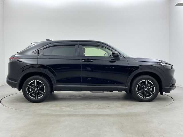 ホンダ ヴェゼル ハイブリッド e:HEV X 新潟県 2023(令5)年 0.9万km クリスタルブラックパール 純正オプションナビ/(ＢＴ／ＦＭ／ＡＭ／ＤＶＤ／フルセグＴＶ）/バックカメラ/ステアリングスイッチ/パドルシフト/置くだけ充電/電格ミラー/ウィンカーミラー/ヘッドライトレベライザー/ドアバイザー/ＥＴＣ