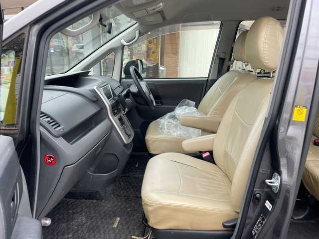 トヨタ ノア X Lセレクション 長野県 2009(平21)年 18.5万km グレーメタリック 社外ナビ(AM/FM/AUX)/電動格納ミラー/両側パワスラ/４WD/取説/記録簿/ABS