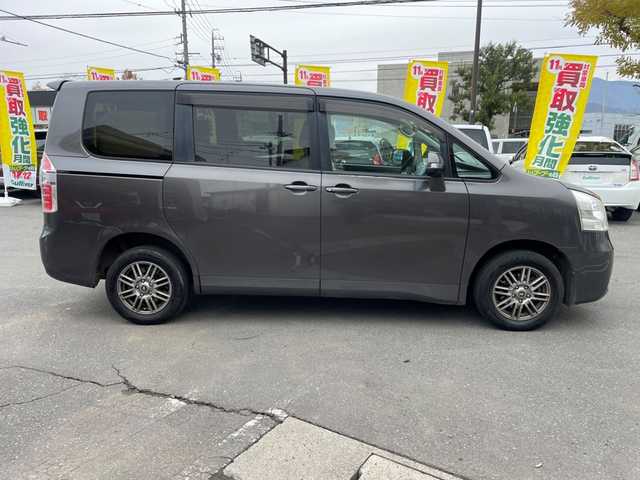 トヨタ ノア X Lセレクション 長野県 2009(平21)年 18.5万km グレーメタリック 社外ナビ(AM/FM/AUX)/電動格納ミラー/両側パワスラ/４WD/取説/記録簿/ABS