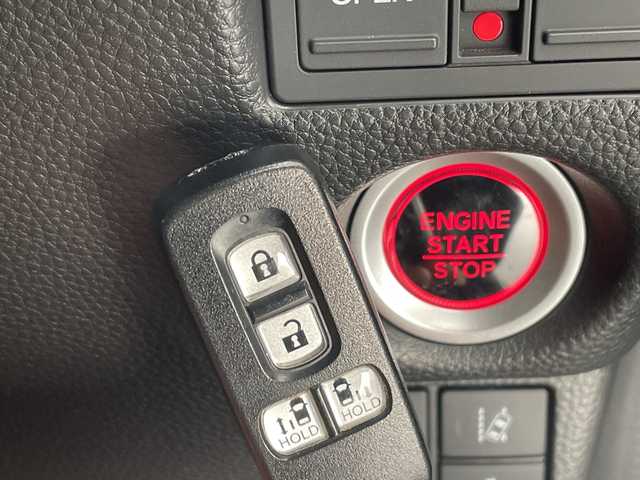 ホンダ Ｎ ＢＯＸ カスタム G L ターボ ホンダセンシング 愛知県 2020(令2)年 2.7万km クリスタルブラックパール ホンダセンシング/純正ナビ/両側パワースライドドア/レーダークルーズコントロール/シートヒーター/バックカメラ/コーナーセンサー/純正アルミホイール/LEDヘッドライト/オートマチックハイビーム/ETC/衝突軽減システム/フルセグ/CD DVD/Bluetooth/ステアリングスイッチ/スマートキー/プッシュスタート