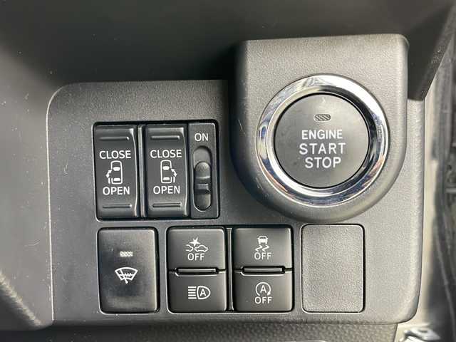 トヨタ ルーミー カスタムG 道央・札幌 2020(令2)年 4.5万km ブラックマイカメタリック ・４WD/・寒冷地仕様/・純正ナビ（CD&DVD&SD）/・クルーズコントロール/・横滑り防止/・アイドリングストップ/・前席シートヒーター/・LEDオートライト/・スマートキー