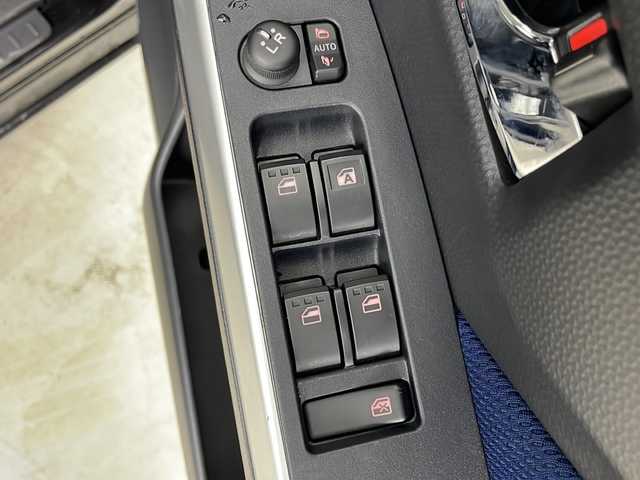 トヨタ ルーミー カスタムG 道央・札幌 2020(令2)年 4.5万km ブラックマイカメタリック ・４WD/・寒冷地仕様/・純正ナビ（CD&DVD&SD）/・クルーズコントロール/・横滑り防止/・アイドリングストップ/・前席シートヒーター/・LEDオートライト/・スマートキー