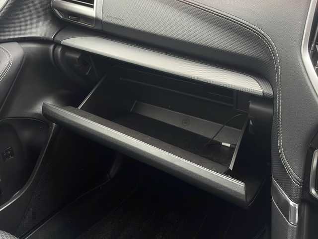 スバル フォレスター ハイブリッド アドバンス 新潟県 2019(平31)年 8.2万km クリスタルホワイトP 純正8インチナビ/(AM/FM/CD/DVD/Bluetooth)/フルセグTV/アイサイトセイフティプラス/フロント・サイドモニター/デジタルインナーミラー/ブラインドスポットモニター/プリクラッシュブレーキ/後退時ブレーキアシスト/AT誤発進抑制制御/AT誤後進抑制制御/レーダークルーズコントロール/レーンキープアシスト/先行車発進お知らせ機能/バックカメラ/ビルトインETC/パワーバックドア/純正ドライブレコーダー/純正フロアマット/純正アルミホイール/全席シートヒーター/ハーフレザー/D/N席パワーシート/LEDヘッドライト