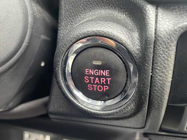 スバル フォレスター ハイブリッド アドバンス 新潟県 2019(平31)年 8.2万km クリスタルホワイトP 純正8インチナビ/(AM/FM/CD/DVD/Bluetooth)/フルセグTV/アイサイトセイフティプラス/フロント・サイドモニター/デジタルインナーミラー/ブラインドスポットモニター/プリクラッシュブレーキ/後退時ブレーキアシスト/AT誤発進抑制制御/AT誤後進抑制制御/レーダークルーズコントロール/レーンキープアシスト/先行車発進お知らせ機能/バックカメラ/ビルトインETC/パワーバックドア/純正ドライブレコーダー/純正フロアマット/純正アルミホイール/全席シートヒーター/ハーフレザー/D/N席パワーシート/LEDヘッドライト