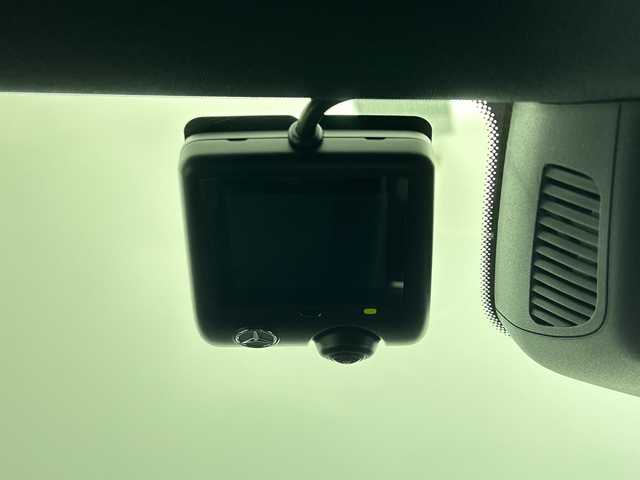 メルセデス・ベンツ Ｍ・ベンツ Ｃ２２０ｄ ステーションワゴン アバンギャルドAMGライン 愛知県 2023(令5)年 1.7万km ポーラホワイト AMGラインパッケージ/・スポーツサスペンション/・スターバターグリル/・AMGラインエクステリア/・AMG18インチアルミホイール/・メタルウィーブインテリアトリム/・スポーツシート/・AMGラインインテリア/・ARTICoダッシュボード/ベーシックパッケージ/・ヘッドアップディスプレイ/・MBUX ARナビゲーション/レーダーセーフティパッケージ/・アクティブディスタンスアシストディストロニック/・アクティブステアリングアシスト/・アクティブレーンアシスト/・アクティブレーンチェンジアシスト/・自動再発進機能/・緊急回避補助システム/・PRE-SAFEインパルスサイド/MBUXナビゲーション/・フルセグTV/・Bluetooth/・USB/・Mercedes me connect/360カメラ/キーレスゴー/純正アルミホイール/ハーフレザーシート/シートヒーター/パワーシート/LEDハイパフォーマンスヘッドライト/フットトランクオープナー/パークトロニック/パーキングアシスト/アンビエントライト/保証書・取説あり