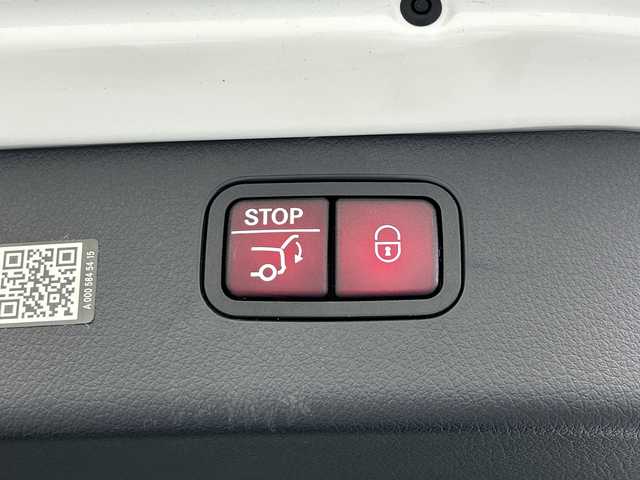 メルセデス・ベンツ Ｍ・ベンツ Ｃ２２０ｄ ステーションワゴン アバンギャルドAMGライン 愛知県 2023(令5)年 1.7万km ポーラホワイト AMGラインパッケージ/・スポーツサスペンション/・スターバターグリル/・AMGラインエクステリア/・AMG18インチアルミホイール/・メタルウィーブインテリアトリム/・スポーツシート/・AMGラインインテリア/・ARTICoダッシュボード/ベーシックパッケージ/・ヘッドアップディスプレイ/・MBUX ARナビゲーション/レーダーセーフティパッケージ/・アクティブディスタンスアシストディストロニック/・アクティブステアリングアシスト/・アクティブレーンアシスト/・アクティブレーンチェンジアシスト/・自動再発進機能/・緊急回避補助システム/・PRE-SAFEインパルスサイド/MBUXナビゲーション/・フルセグTV/・Bluetooth/・USB/・Mercedes me connect/360カメラ/キーレスゴー/純正アルミホイール/ハーフレザーシート/シートヒーター/パワーシート/LEDハイパフォーマンスヘッドライト/フットトランクオープナー/パークトロニック/パーキングアシスト/アンビエントライト/保証書・取説あり