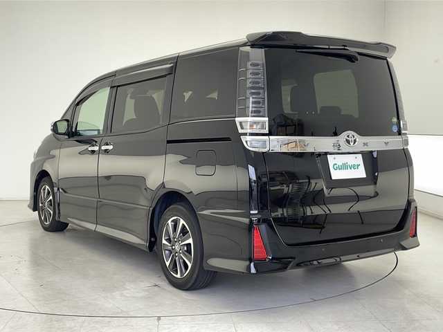 トヨタ ヴォクシー ZS 煌Ⅱ 千葉県 2019(令1)年 4万km ブラック トヨタセーフティーセンス/・プリクラッシュセーフティー/・レーンキープアシスト/・パーキングサポートブレーキ/・オートマチックハイビーム/純正9インチSDナビ【NSZT-Y68T】/・CD/DVD/MSV/Bluetooth/フルセグ/純正フリップダウンモニター【V12T-R68C】/両後パワースライドドア/クルーズコントロール/スマートキー/前後コーナーセンサー/純正LEDヘッドライト/フォグランプ/純正ドライブレコーダー【DRT-H68A】/ビルトインETC/本革巻きステアリング/ドアバイザー/アイドリングストップ
